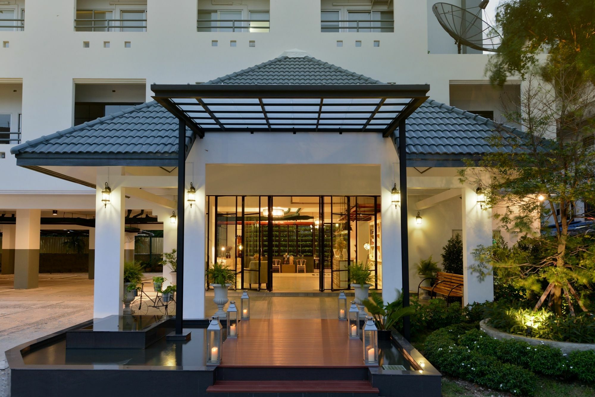Hotel Ruenthip Pattaya Zewnętrze zdjęcie