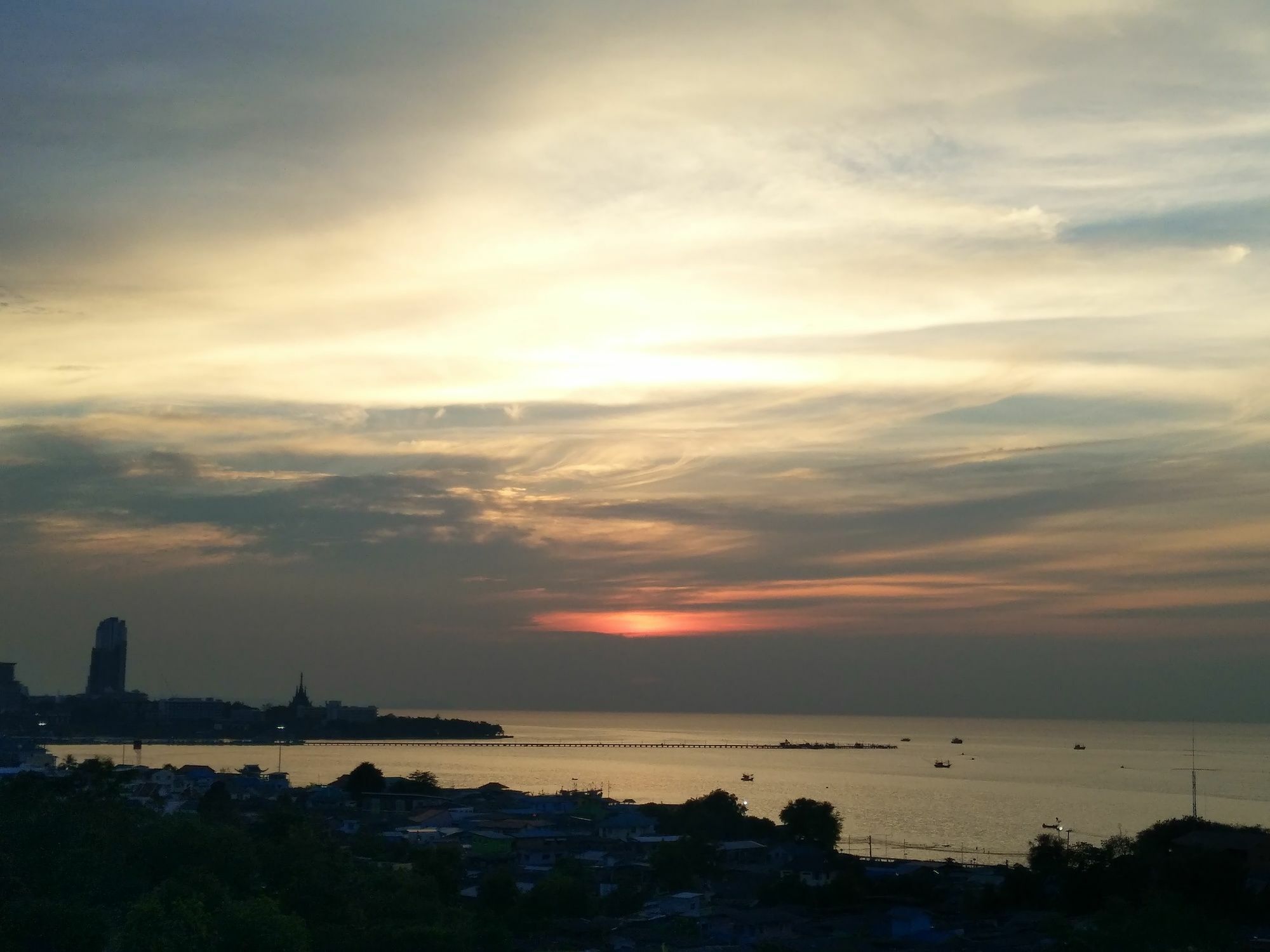 Hotel Ruenthip Pattaya Zewnętrze zdjęcie